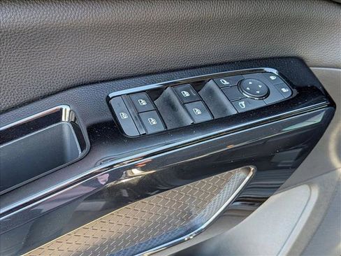 Used 2022 Nissan Pathfinder S image 12