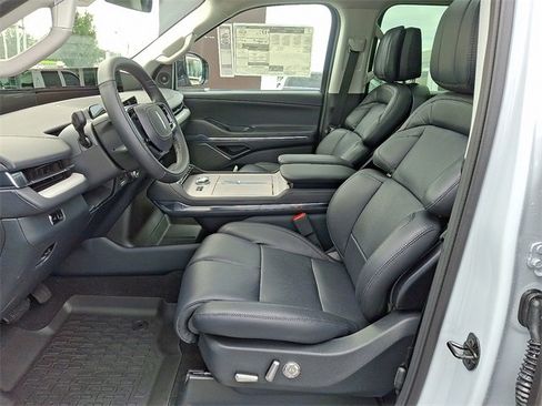 New 2025 Lincoln Navigator L Reserve image 6