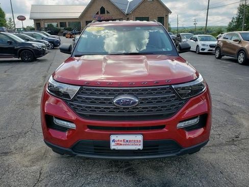 Used 2021 Ford Explorer XLT w/ Equipment Group 202A AWD/4WD image 2