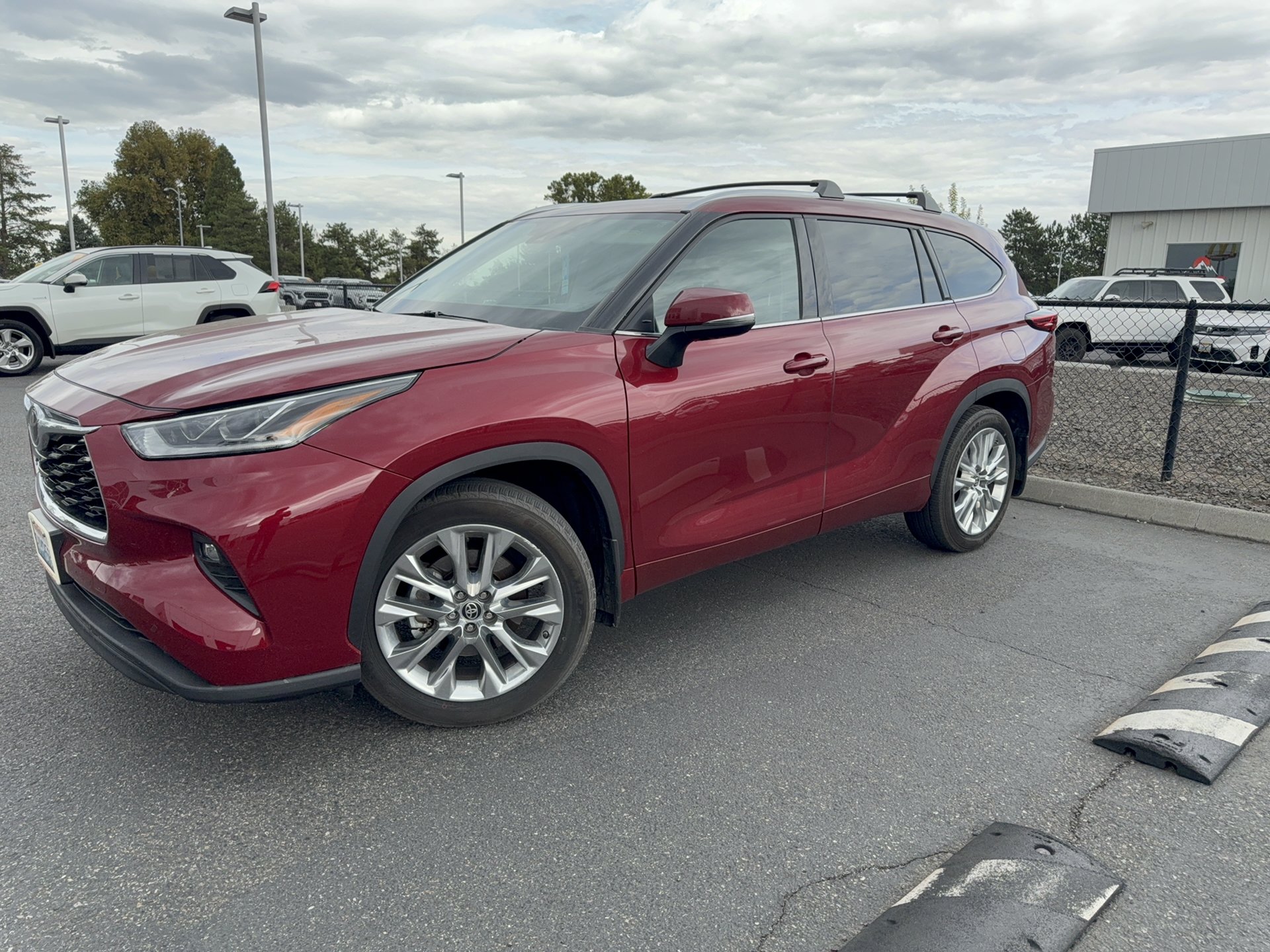 Certified 2021 Toyota Highlander Limited AWD/4WD image 34