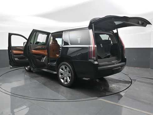 Used 2018 Cadillac Escalade Premium Luxury AWD/4WD image 49