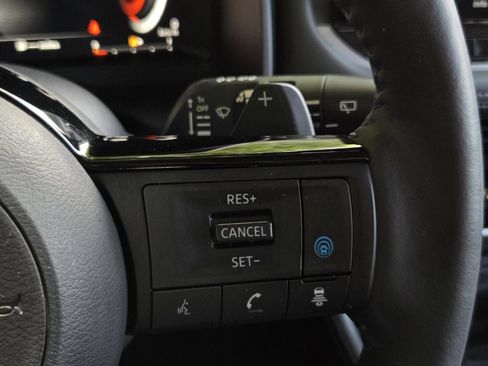 Used 2021 Nissan Rogue Platinum FWD image 32