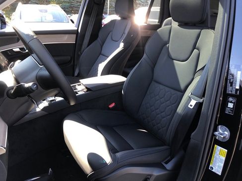 New 2026 Volvo XC90 B6 Plus w/ Protection Package Premier image 33