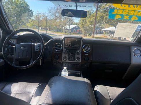 Used 2015 Ford F350 Lariat w/ Lariat Interior Package image 12