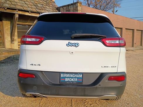 Used 2018 Jeep Cherokee Limited AWD/4WD image 10