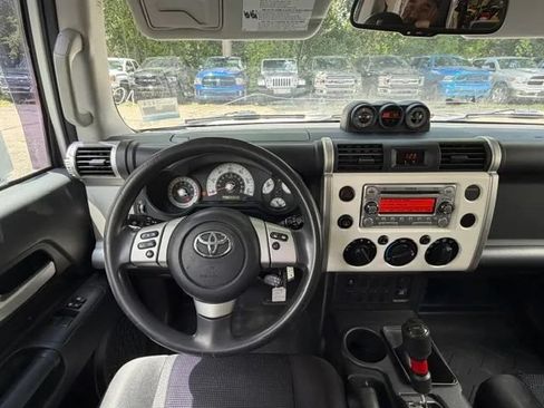 Used 2013 Toyota FJ Cruiser 4WD w/ Convenience Pkg image 9