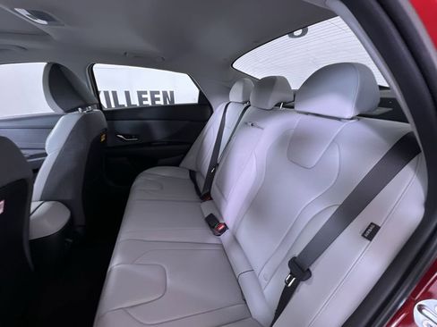 New 2025 Hyundai Elantra Limited image 24