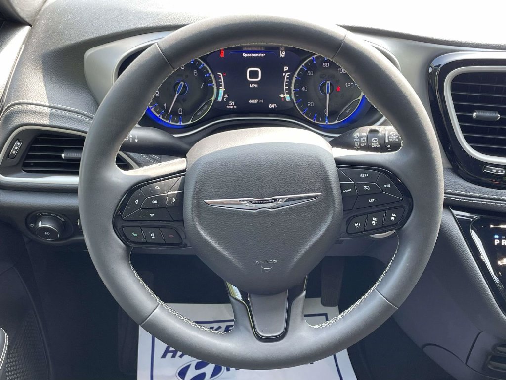 Used 2023 Chrysler Pacifica Touring-L w/ S Appearance Package FWD image 13