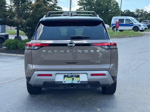 Used 2023 Nissan Pathfinder Platinum AWD/4WD image 4