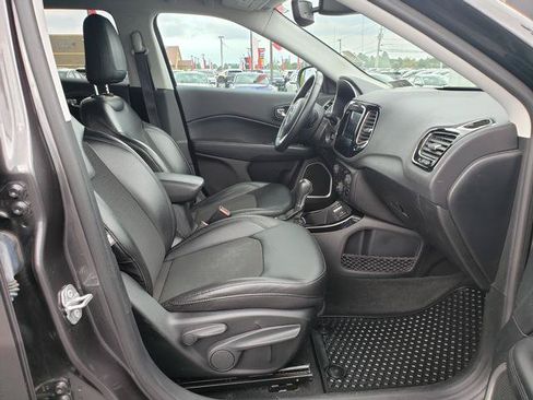 Used 2018 Jeep Compass Latitude w/ Popular Equipment Group FWD image 18