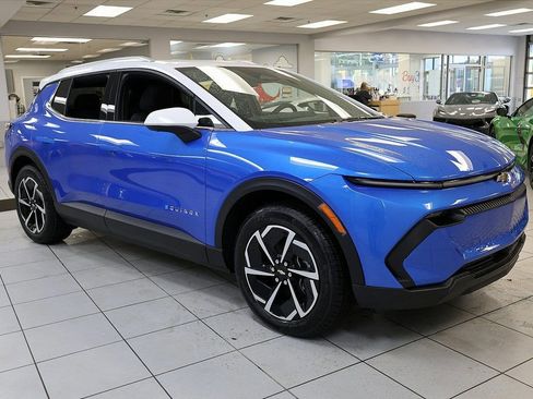 New 2026 Chevrolet Equinox EV LT image 14