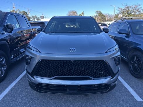 Used 2025 Buick Enclave Sport Touring image 2