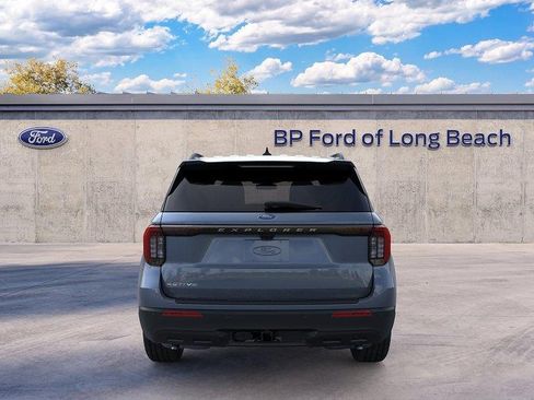 New 2026 Ford Explorer Active RWD image 5