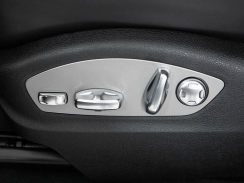 New 2026 Porsche Macan AWD/4WD image 23
