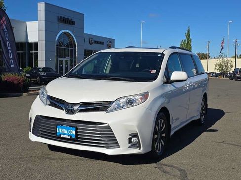 Used 2019 Toyota Sienna XLE w/ XLE Navigation Package AWD/4WD image 1
