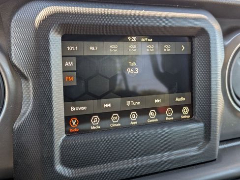 Used 2023 Jeep Gladiator Sport AWD/4WD image 21