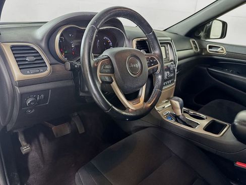 Used 2017 Jeep Grand Cherokee Laredo w/ Quick Order Package 2BE image 9