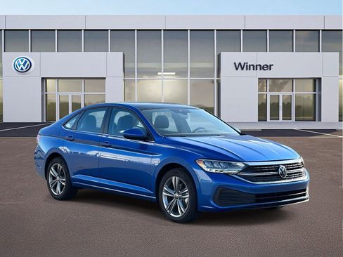 Used 2024 Volkswagen Jetta SE w/ Panoramic Sunroof Package image 5