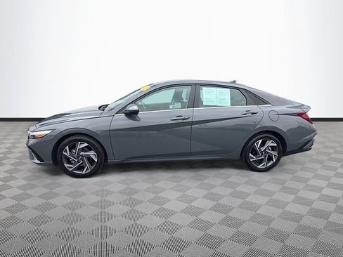 Used 2025 Hyundai Elantra SEL FWD image 4