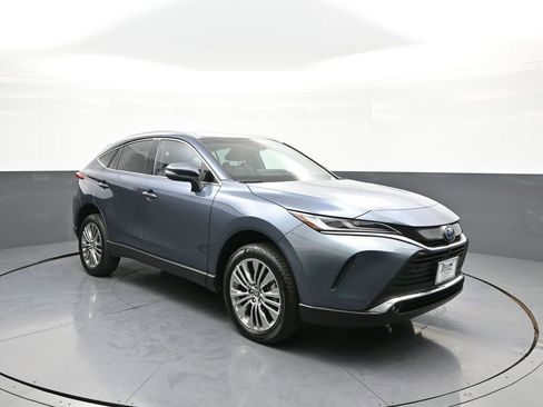 Used 2024 Toyota Venza Limited image 4