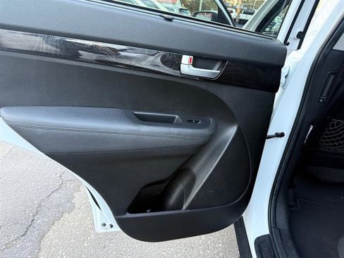 Used 2014 Kia Sorento LX image 29