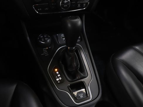 Used 2019 Jeep Cherokee Trailhawk w/ Cold Weather Group image 24