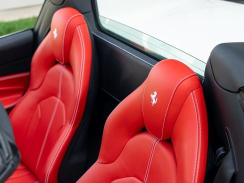 Used 2022 Ferrari F8 Tributo RWD image 39