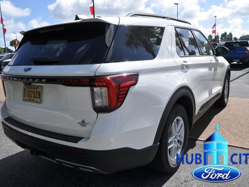 New 2026 Ford Explorer Active w/ Active Comfort Package RWD image 5