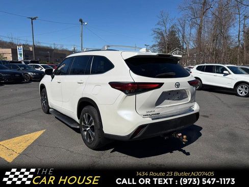 Used 2020 Toyota Highlander XLE image 11