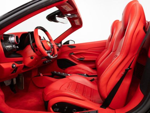 Certified 2021 Ferrari F8 Tributo image 2