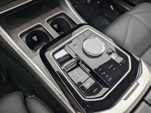 Used 2023 BMW 740i image 12