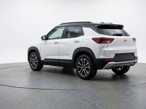 Used 2025 Chevrolet TrailBlazer LT image 6