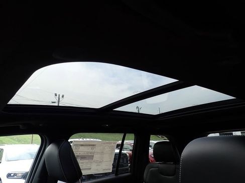 New 2025 Jeep Grand Cherokee Limited w/ Black Appearance Package image 18