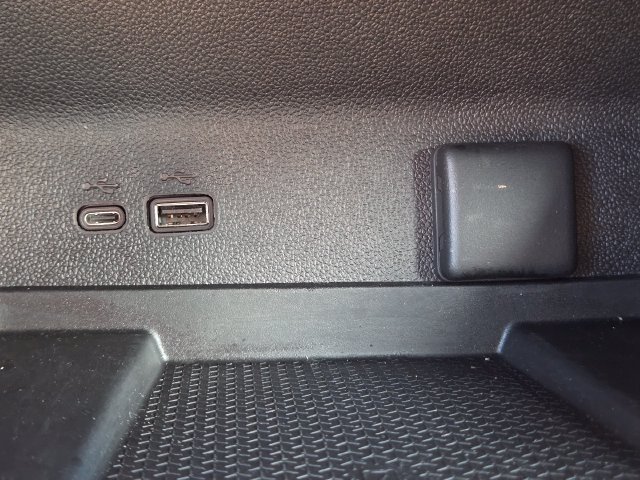 Used 2025 Chevrolet Traverse LT w/ LPO, Floor Liner Package FWD image 34