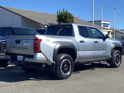 New 2025 Toyota Tacoma TRD Off-Road image 3