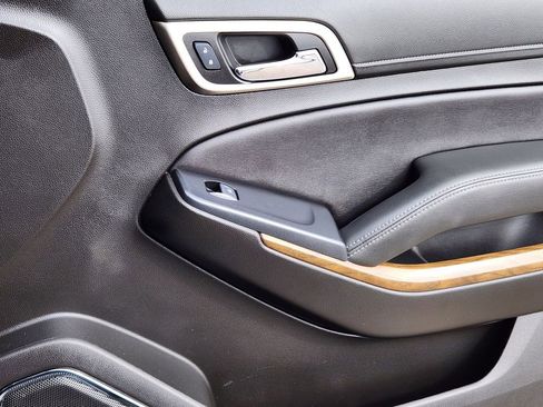 Used 2020 GMC Yukon XL Denali w/ Denali Premium Package image 14