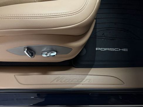 Certified 2023 Porsche Macan AWD/4WD image 27