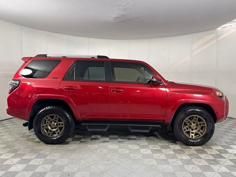 Used 2020 Toyota 4Runner SR5 Premium w/ Moonroof Package RWD image 10