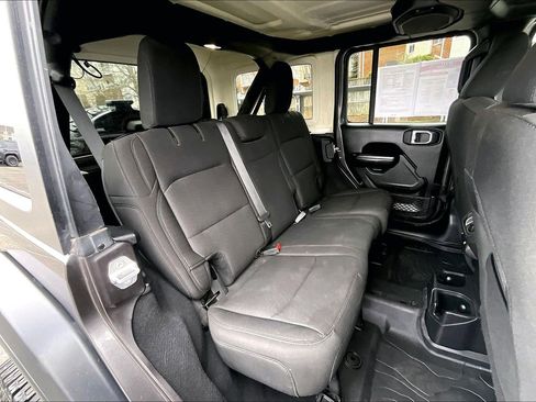 Used 2019 Jeep Wrangler Unlimited Sport S image 24