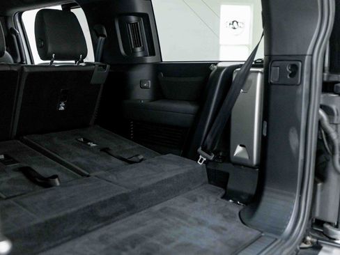 Used 2023 Land Rover Defender 130 SE image 88