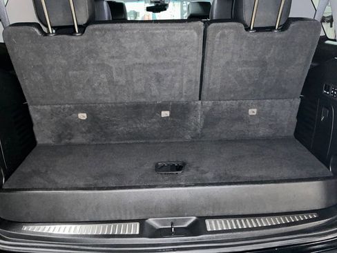 Used 2019 GMC Yukon SLT w/ Graphite Edition image 4