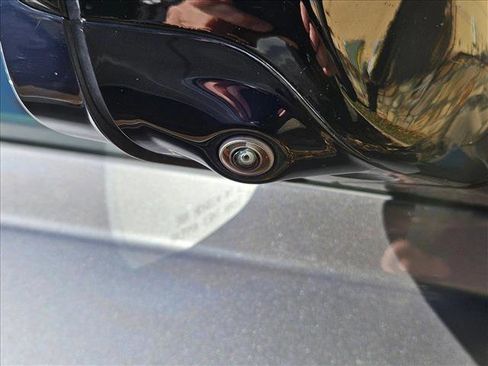 Used 2020 Land Rover Defender 110 SE image 5