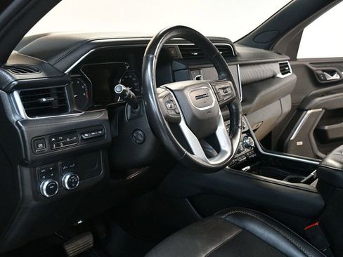 Used 2021 GMC Yukon Denali w/ Denali Premium Package image 28