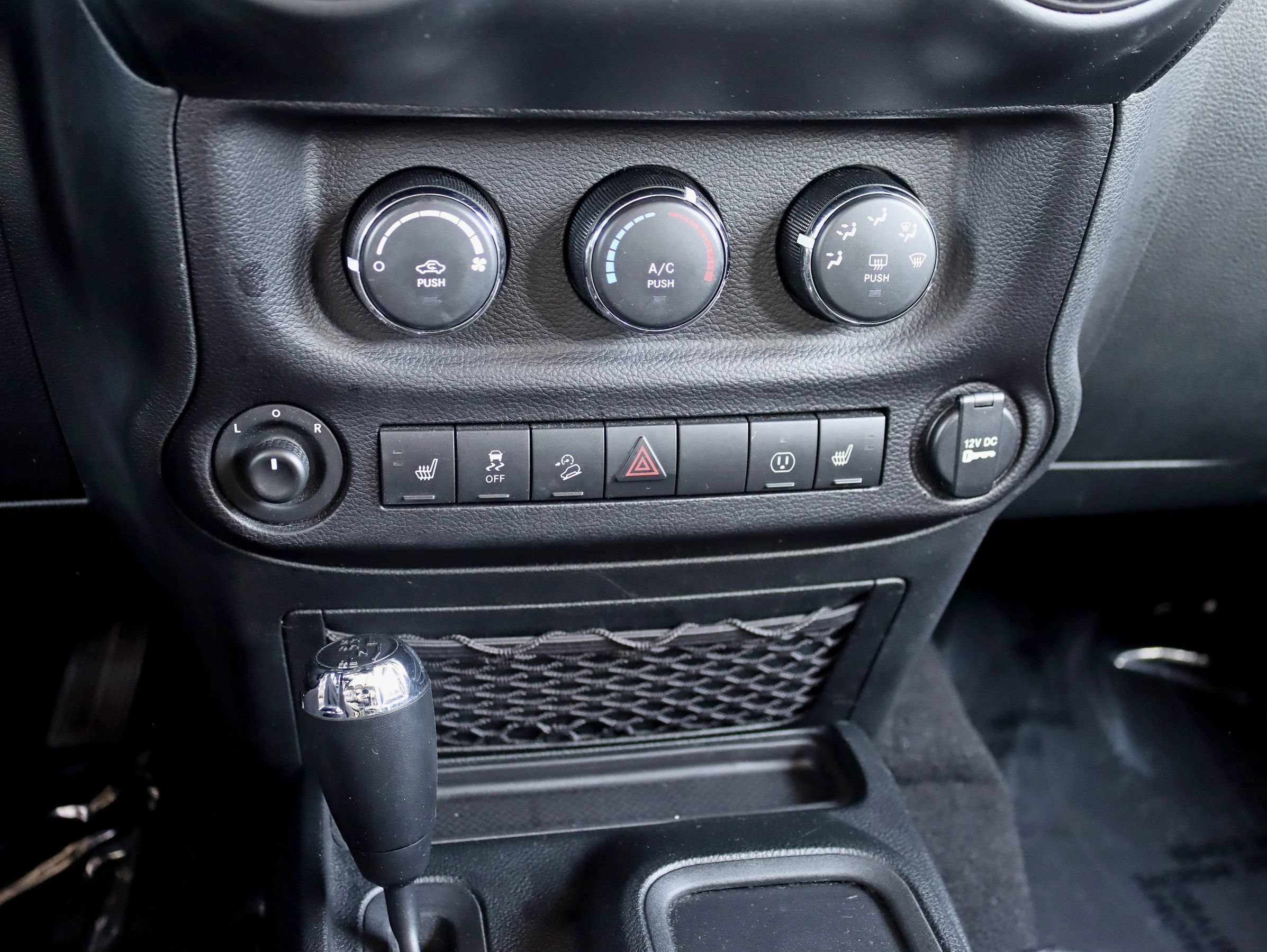Used 2018 Jeep Wrangler Unlimited Sahara AWD/4WD image 25