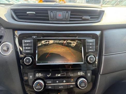 Used 2018 Nissan Rogue SV image 26