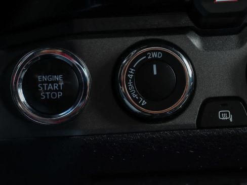 Used 2018 Toyota Tacoma TRD Sport w/ Technology Package image 32