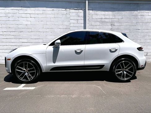 Certified 2024 Porsche Macan AWD/4WD image 2