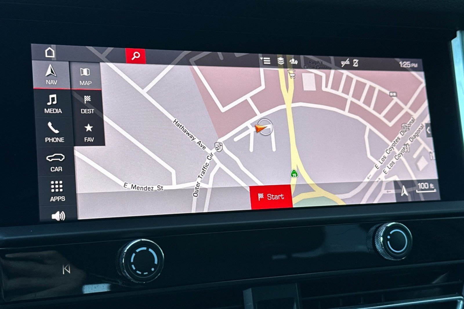 Certified 2025 Porsche Macan AWD/4WD image 19