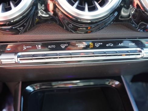 Used 2022 Mercedes-Benz GLB 250 4MATIC image 28