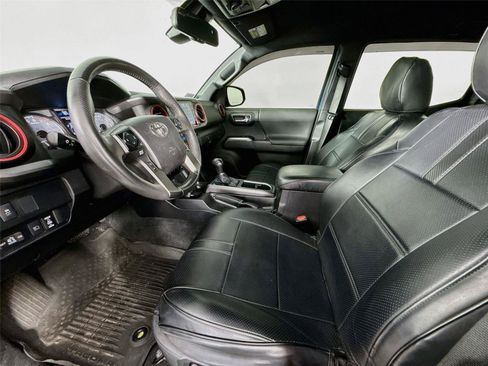 Used 2021 Toyota Tacoma TRD Off-Road w/ Technology Package AWD/4WD image 9